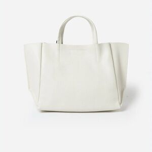 AMPERSAND AS APOSTROPHE
HALF TOTE BAG STAR WHITE NWT